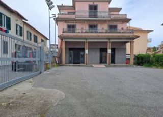 Locale commerciale in locazione. Via del Mare,61 Pavona di Albano Laziale