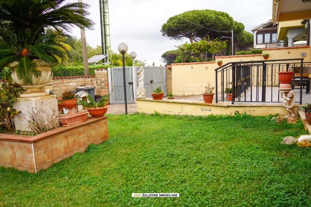 Porzione di villa Trifamiliare di mq 120. Via Dante Alighieri. Anzio