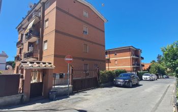 Bilocale in locazione in via U. Foscolo, 7 Pavona di Castel Gandolfo.
